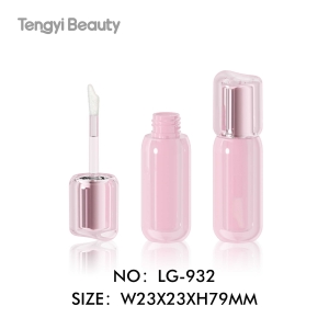Double-layered lip gloss tube packaging